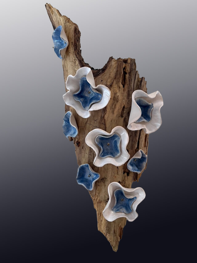 VERGEET  ME  NIETJES Keramiek op hout 18x35